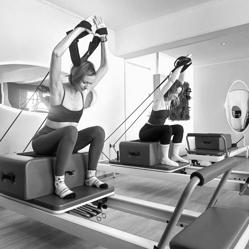 Cours Pilates Reformer Antibes – pratique en petit groupe dans une salle zen